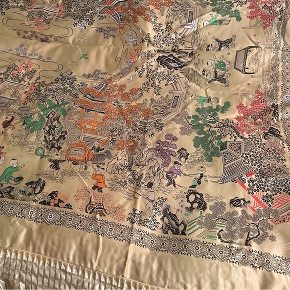 Chinese queen size bedspread, like new - Picture 5 of 5